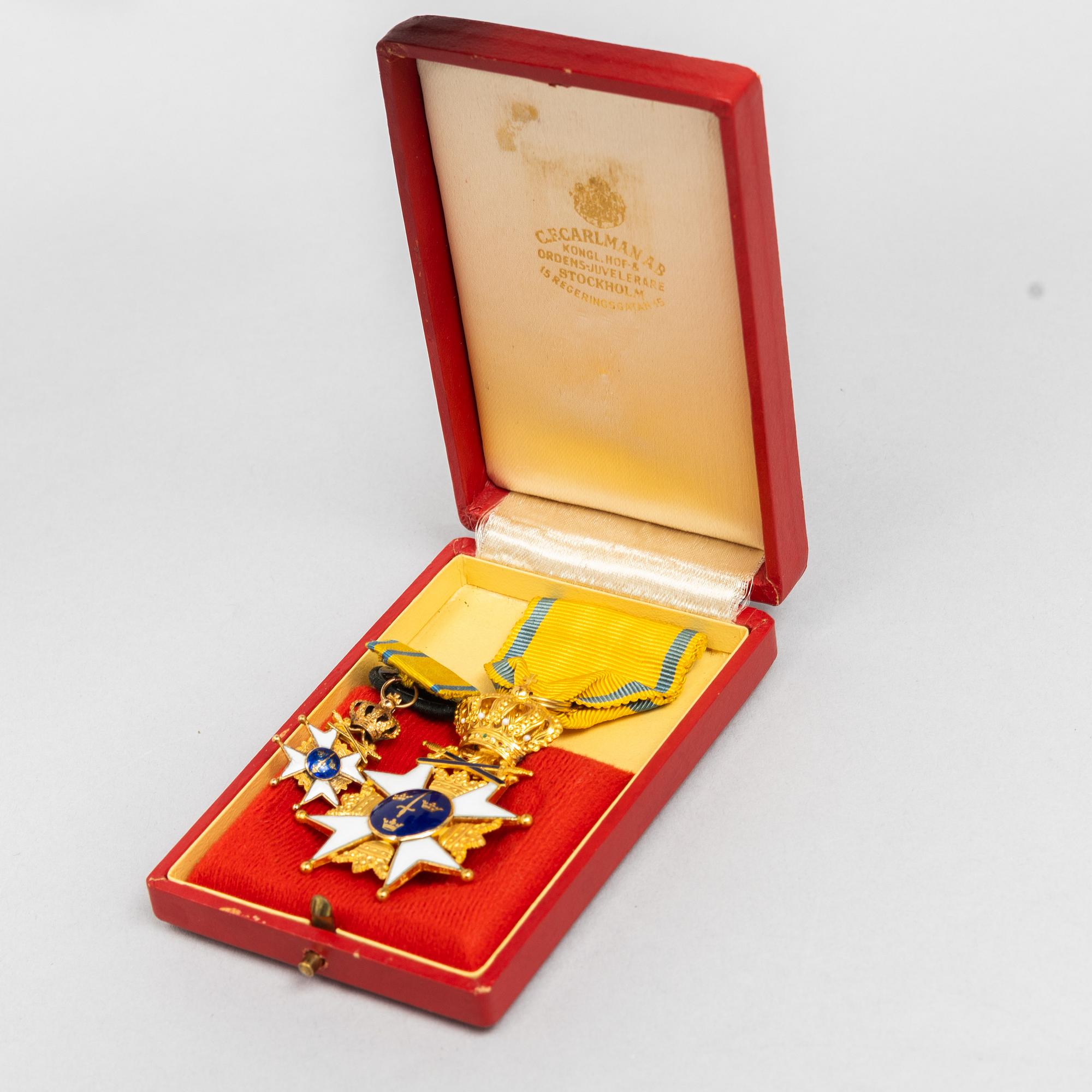 The Order of the Sword, knight's cross, Carlman 1960, 18 karat gold and a miniature.