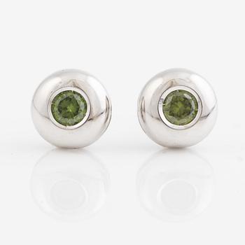 Earrings 18K white gold with colour-treated green brilliant-cut diamonds.