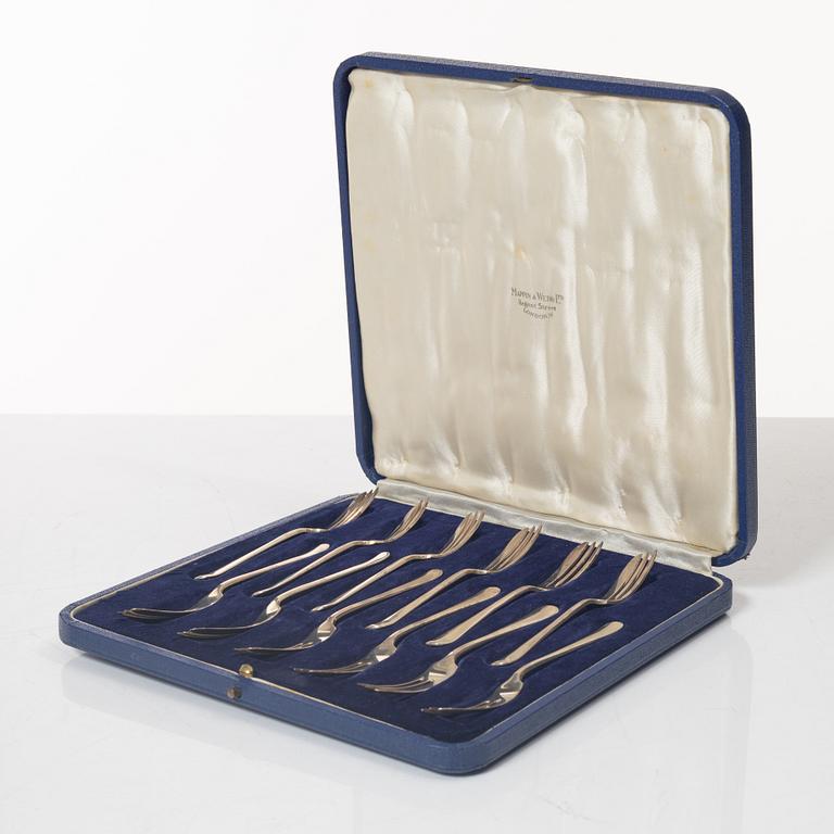 Mappin & Webb Ltd, twelve silver pastry forks,  Sheffield, England 1960.