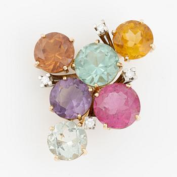 Brooch in 18K gold with faceted coloured stones, including tourmalines and round brilliant-cut diamonds.