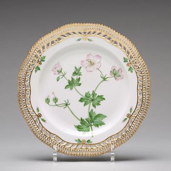 A set of 12 Royal Copenhagen 'Flora Danica' dessert dishes, Denmark, 20th Century.