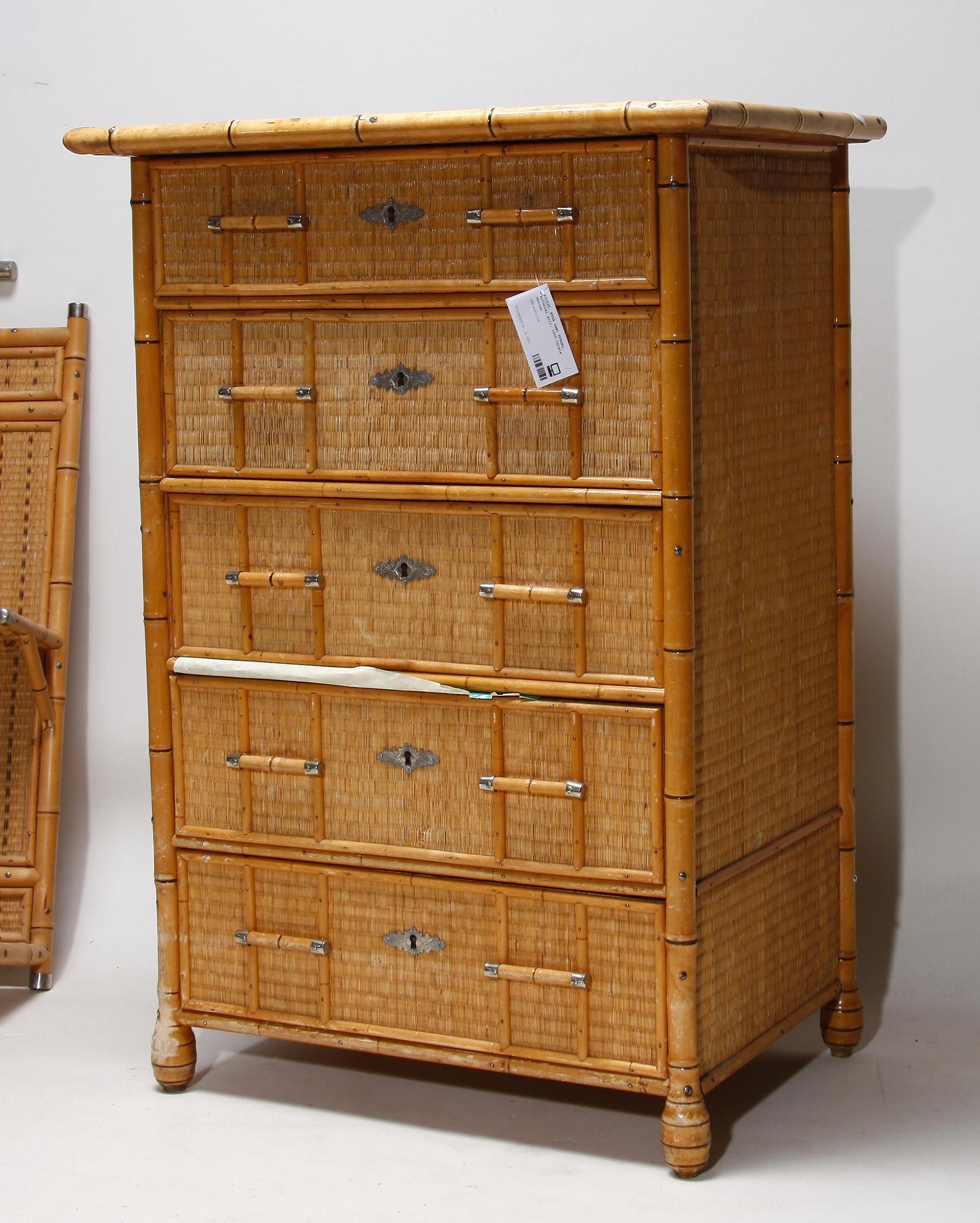 BYRÅ samt SPEGEL, kolonial stil, 1900-talets början.