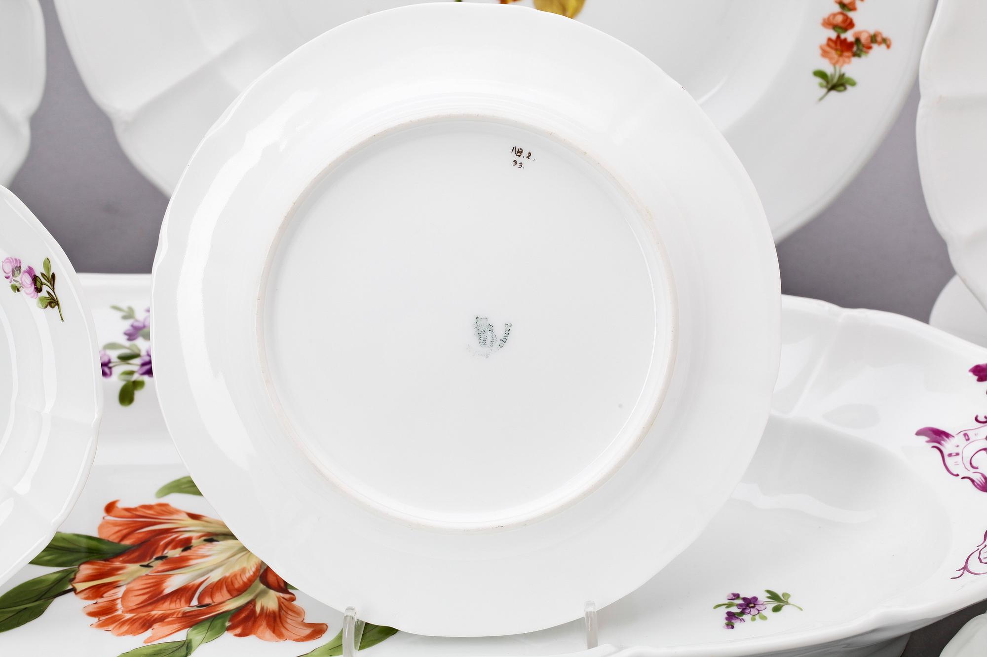 MATSERVIS, 97 delar, porslin, Nymphenburg, Tyskland, 1900-talets första hälft.