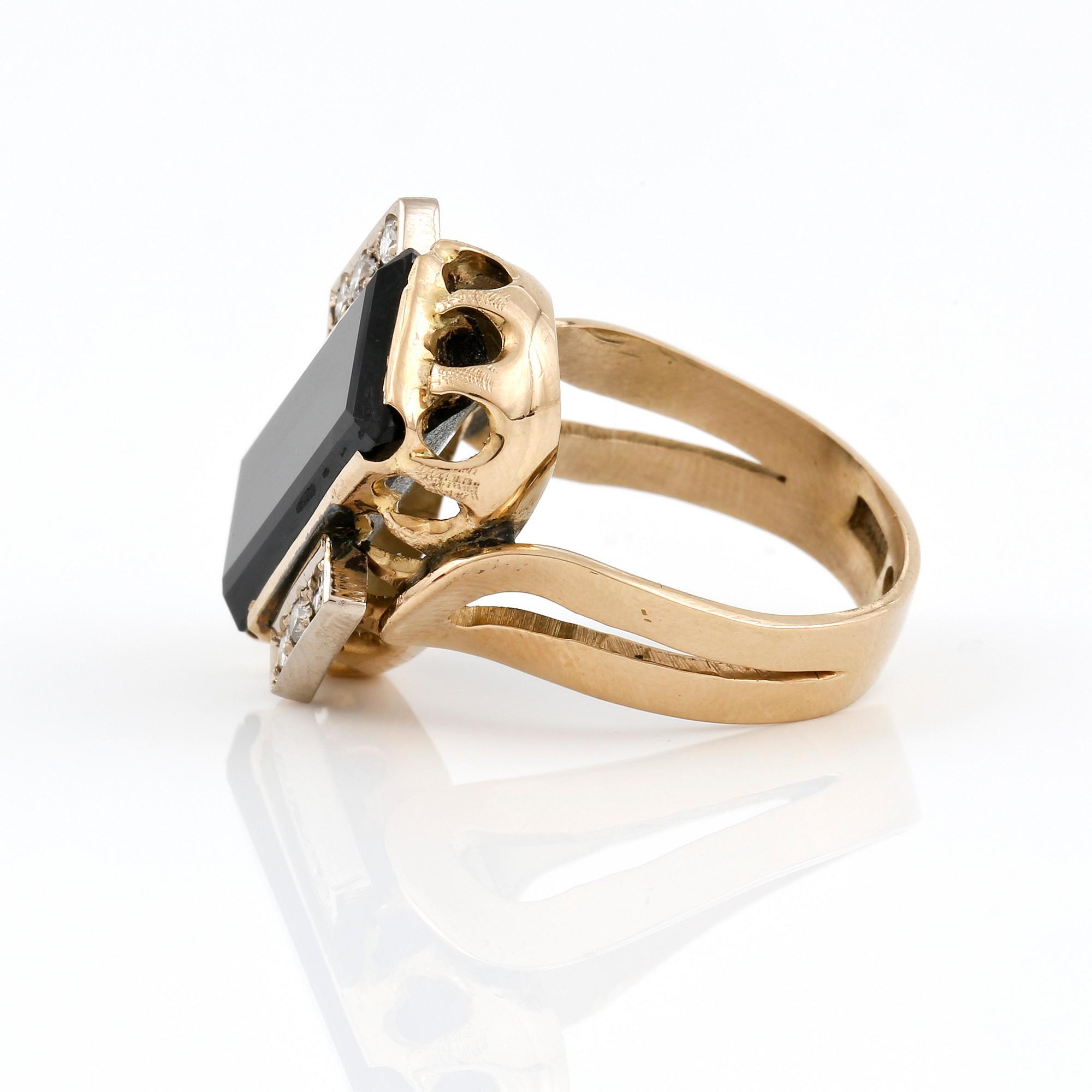 RING, guld 18K, turmalin och sex mindre diamanter, otydbara svenska stämplar, 1900-talets andra hälft. Vikt  ca 11 gram.