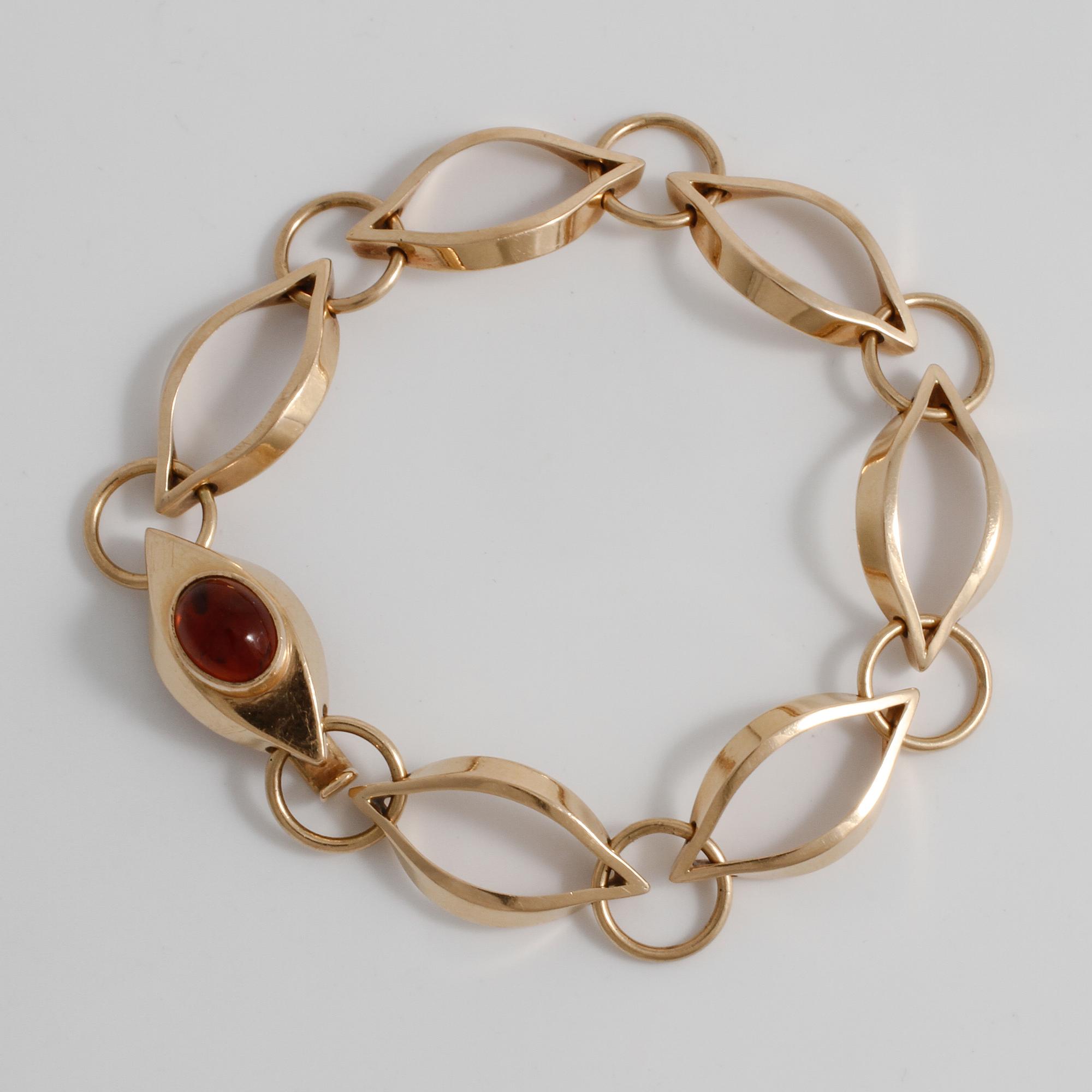 ANDERS HÖGBERG, Göteborg, 1963, a cabochon cut citrine brqacelet.