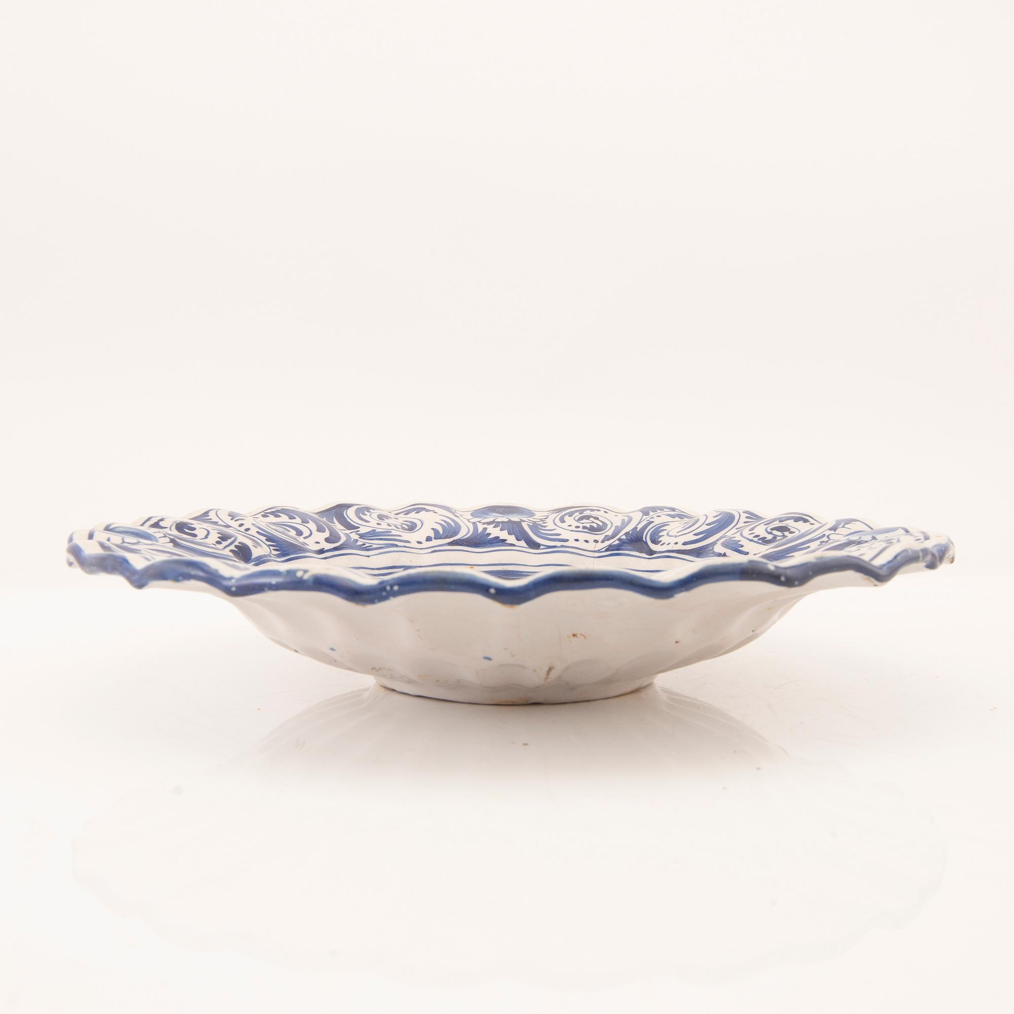 Buckelfat Holland 18th century faience.