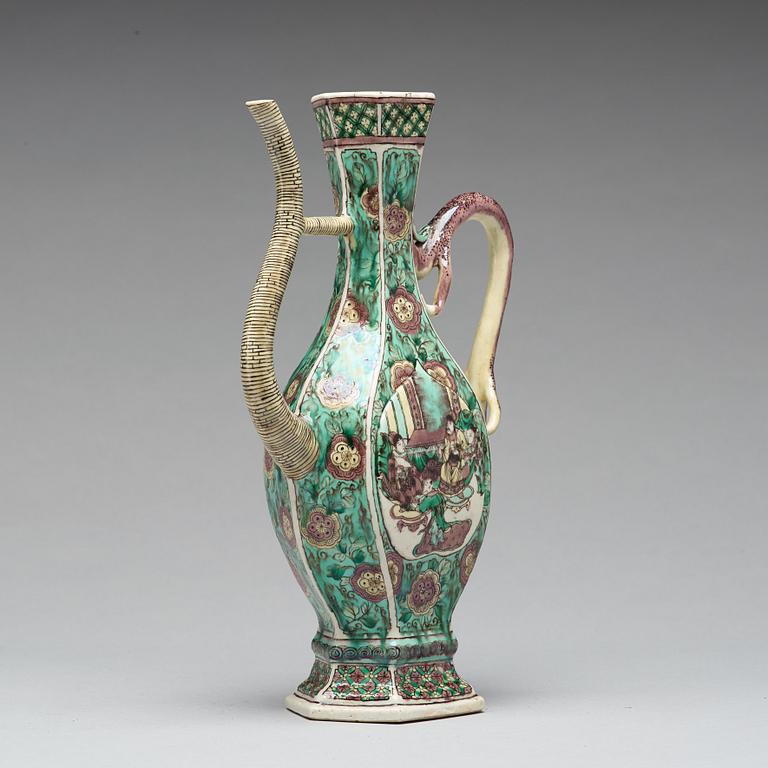 A famille verte bisquit ewer, Qing dynasty, Kangxi (1662-1722).