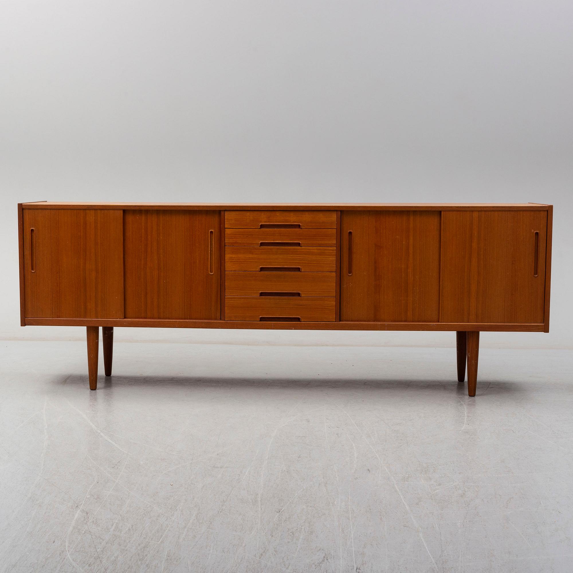 NILS JONSSON, sideboard "Gigant", Troeds.