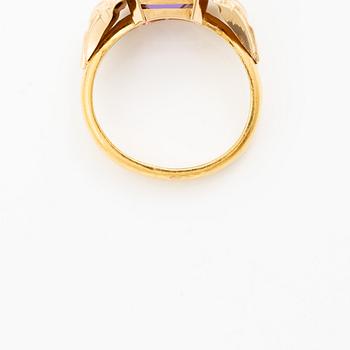 Ring 23K gold with synthetic stone.