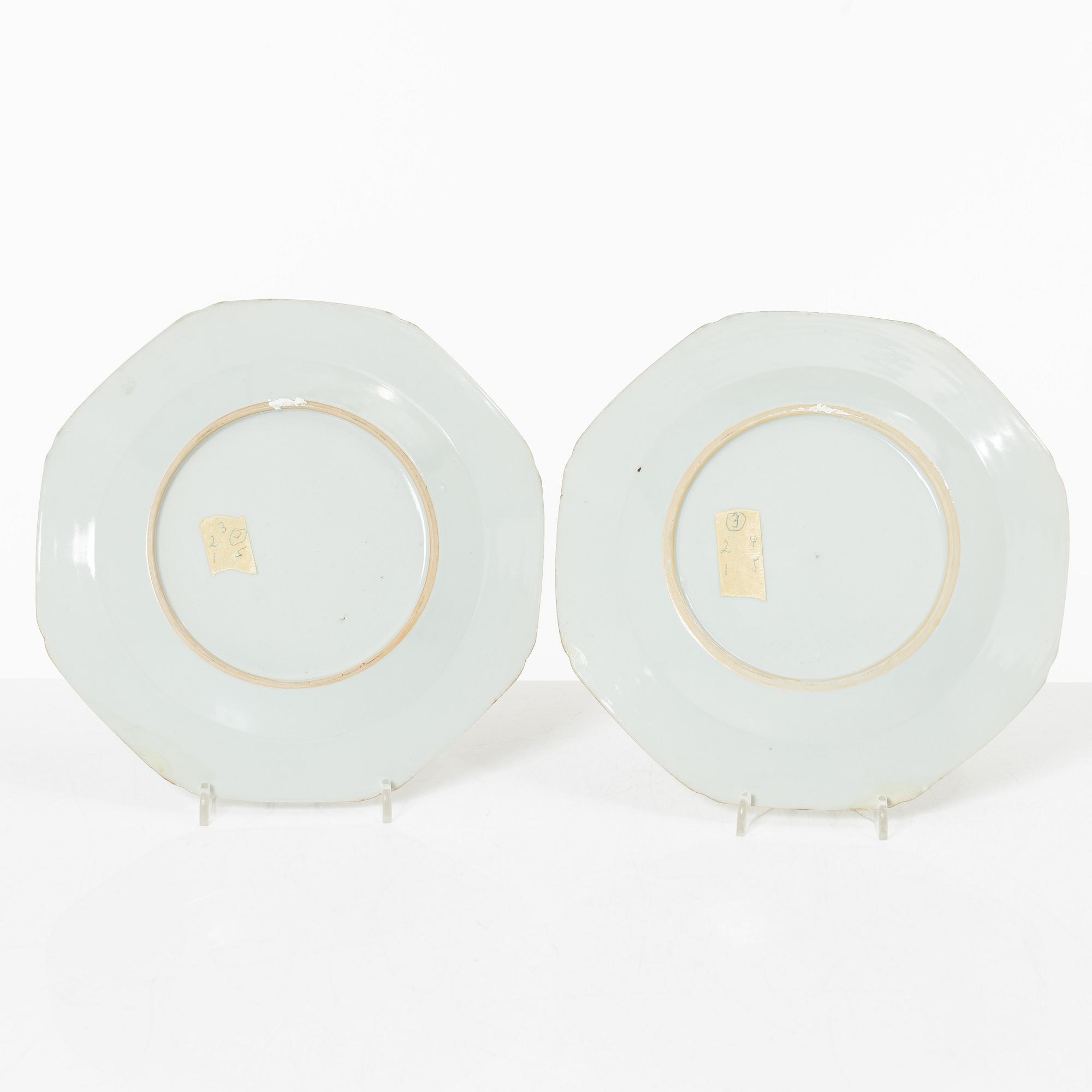 Tallrikar, fem stycken, porslin, Kina, Qingdynastin, 1700-tal.