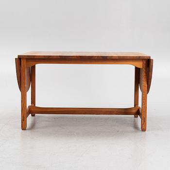 Carl Malmsten, a pinewood dining table with drop leaves, second part of the 20th Century.