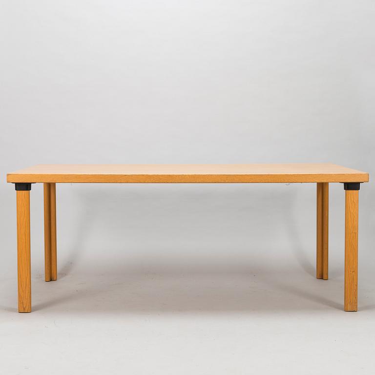 ALVAR AALTO, a late 20th century 'H83' dining table for Artek Finland.