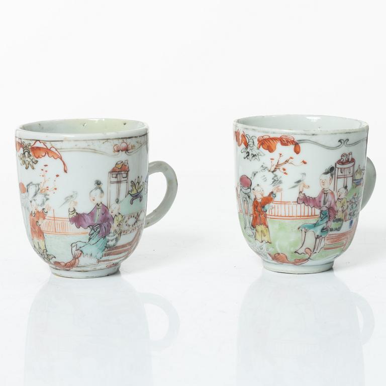 Fat, koppar, två stycken samt snusflaska, porslin. Qingdynastin, 1700/1800-tal.