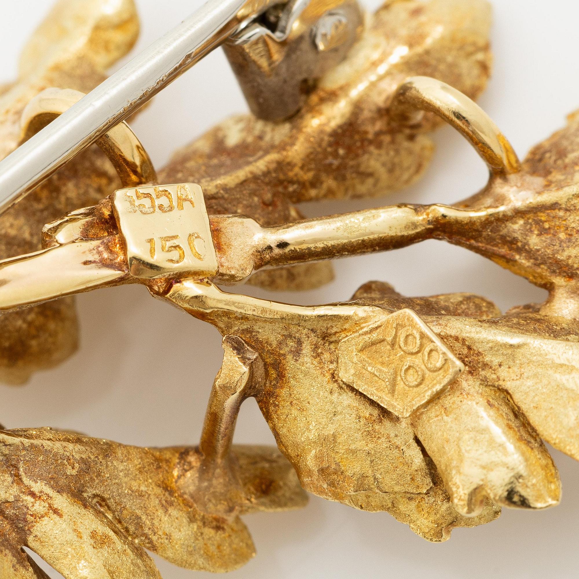 Brosch i form av ett löv 18K guld.