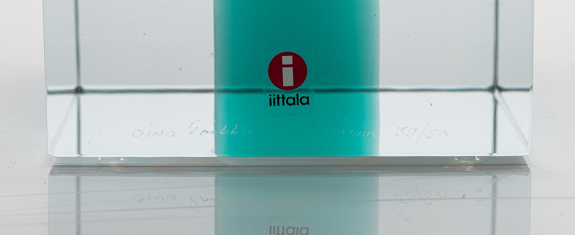 Oiva Toikka, juhlakuutio signeerattu Oiva Toikka Nuutajärvi 39/50.