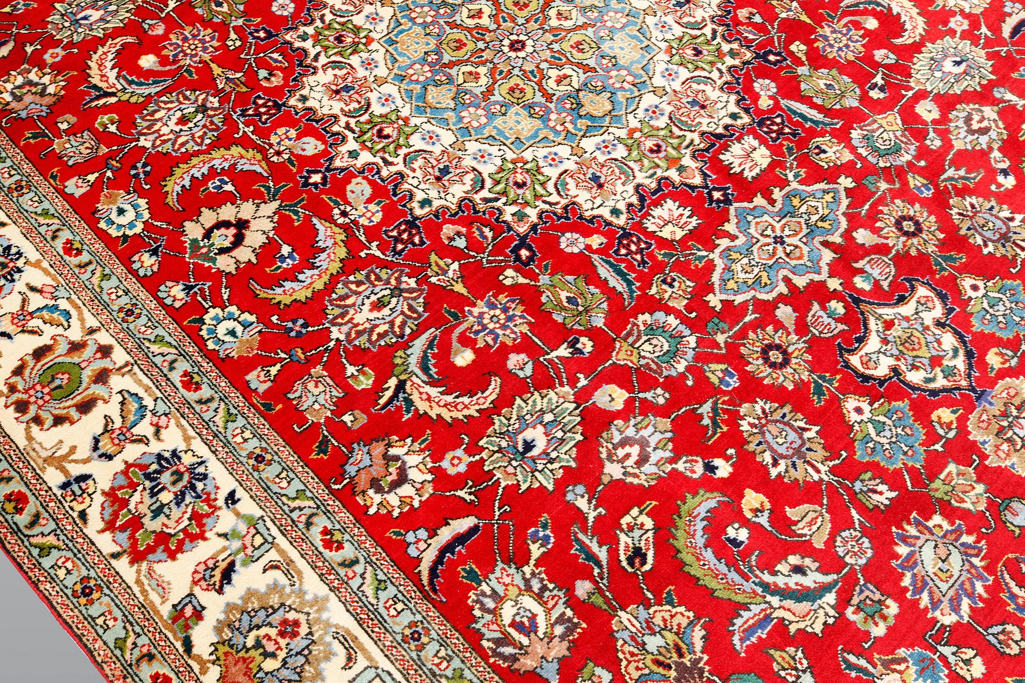 A signed Tabriz carpet, ca 336 x 223 cm.