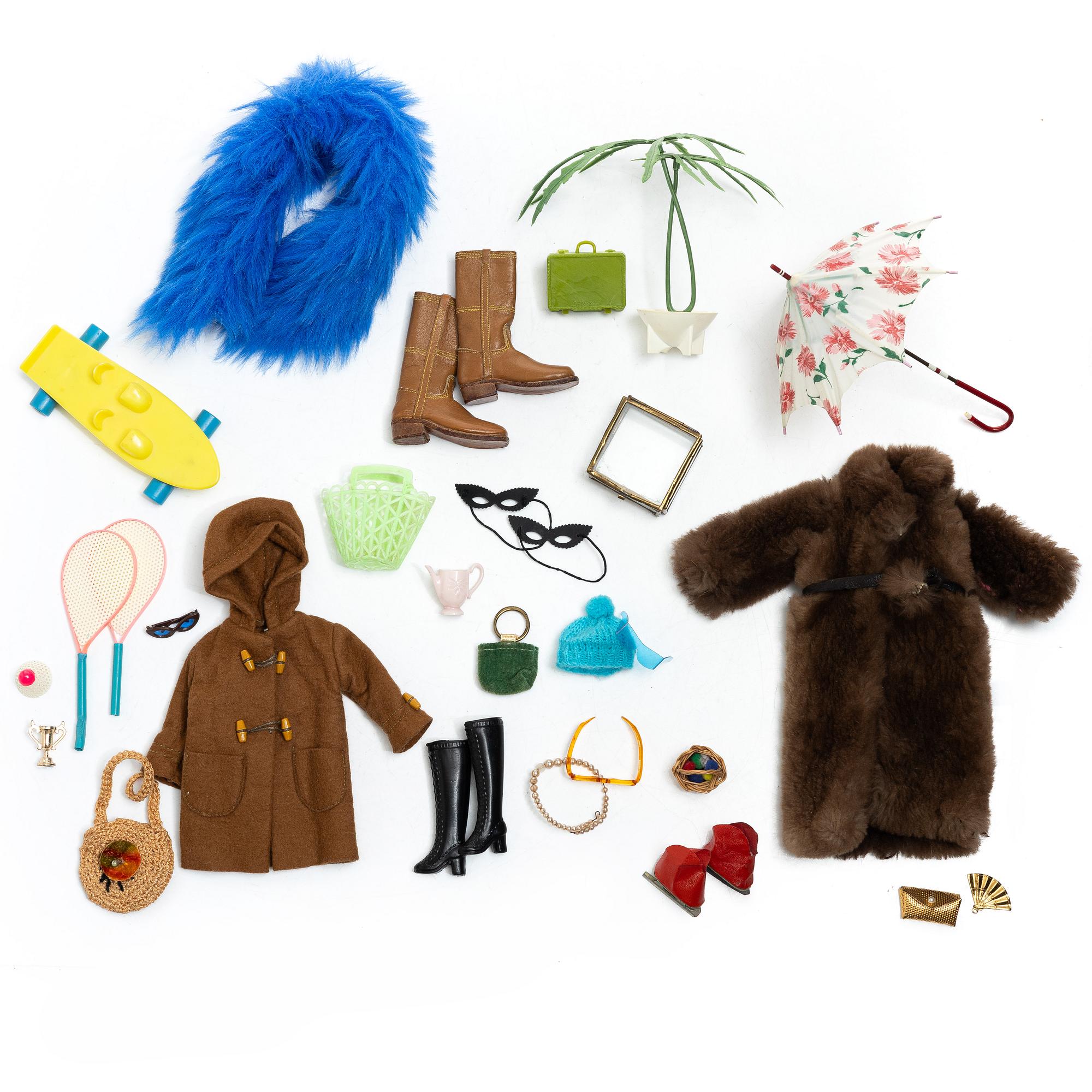 Barbie, tillbehör, kläder och accessoarer, en samling, Mattel, 1960-1990-tal.