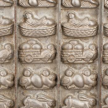 CHOKLADFORMAR, 2 stycken, 1900-talets första hälft.