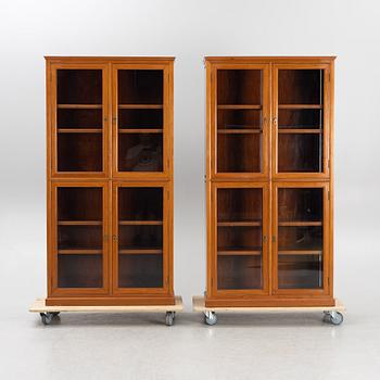 Bokskåp, ett par, tillverkade av möbelsnickare i Hongkong.