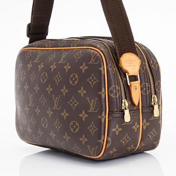 Louis Vuitton, a Monogram Canvas 'Reporter GM' shoulder bag.