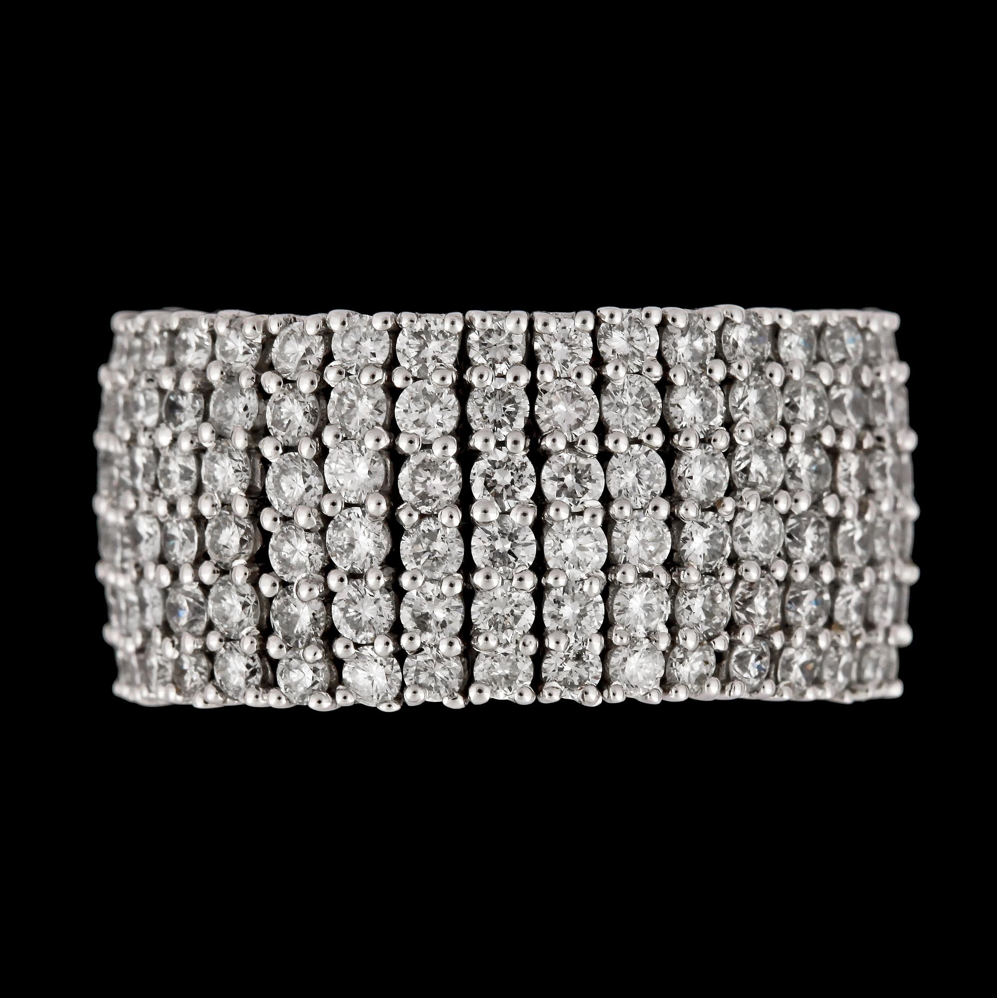 RING, briljantslipade diamanter, tot. ca 5 ct.