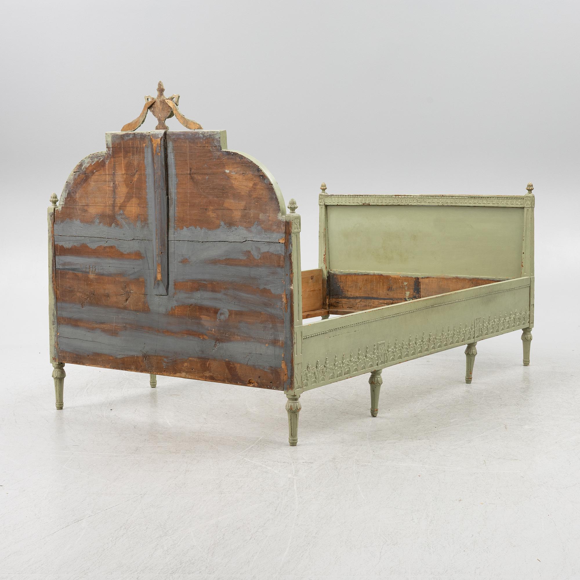 A late Gustavian bed, circa 1800.