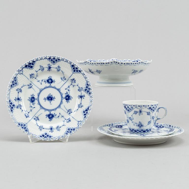 Delar av kaffeservis,  porslin, 13 delar, "musselmalet", hel- och halvblonde, , Royal Copenhagen.