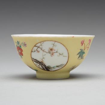 A yellow sgrafitto bowl, Republic with four character mark 'Qinghua Zhenpin'.