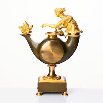 Bordspendyl, av Wilhelm Pauli (urmakare i Stockholm 1795-ca 1810), Empire.