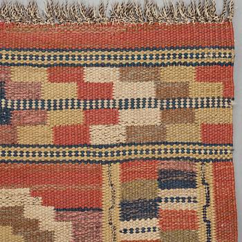 Märta Måås-Fjetterström, Matto, "Röda åttan", flat weave, ca 290,5 x 168-172 cm, signed MMF.