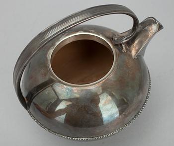 TEKANNA, 813 silver. Auran Kultaseppä Oy, Åbo 1957. Vikt 378 g.