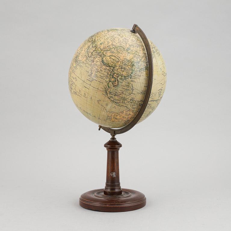A globe, Dr. Neuse's globus, early 20th century.