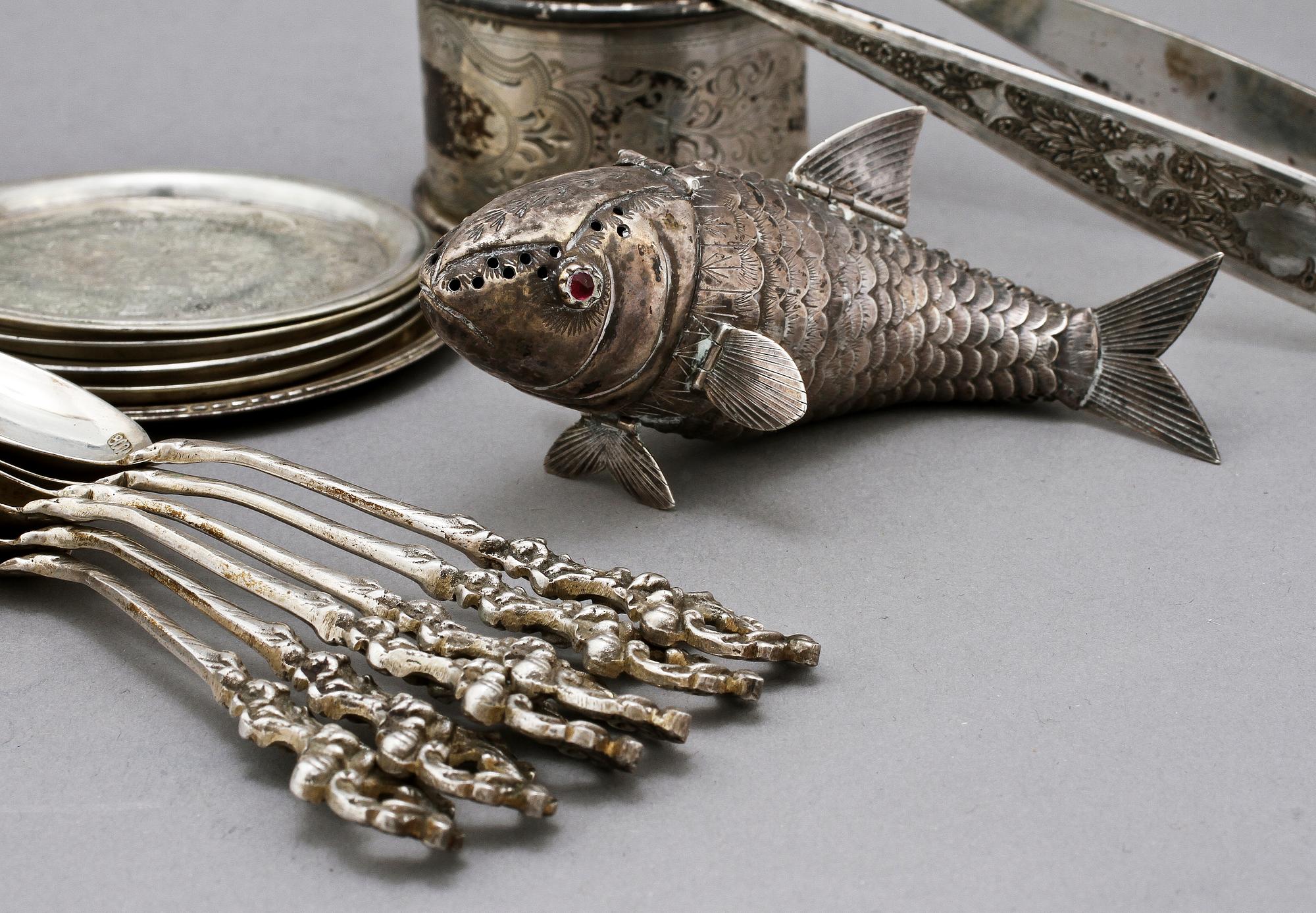 PARTI SILVER, 19 delar, mestadels orientaliskt, 1900-tal. Tot. v. 640 g.