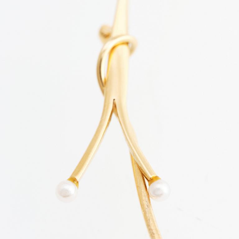Vivianna Torun Bülow-Hübe, an 18k gold necklace, Georg Jensen, Copenhagen post 1945, design nr 904, clasp with two pearls.
