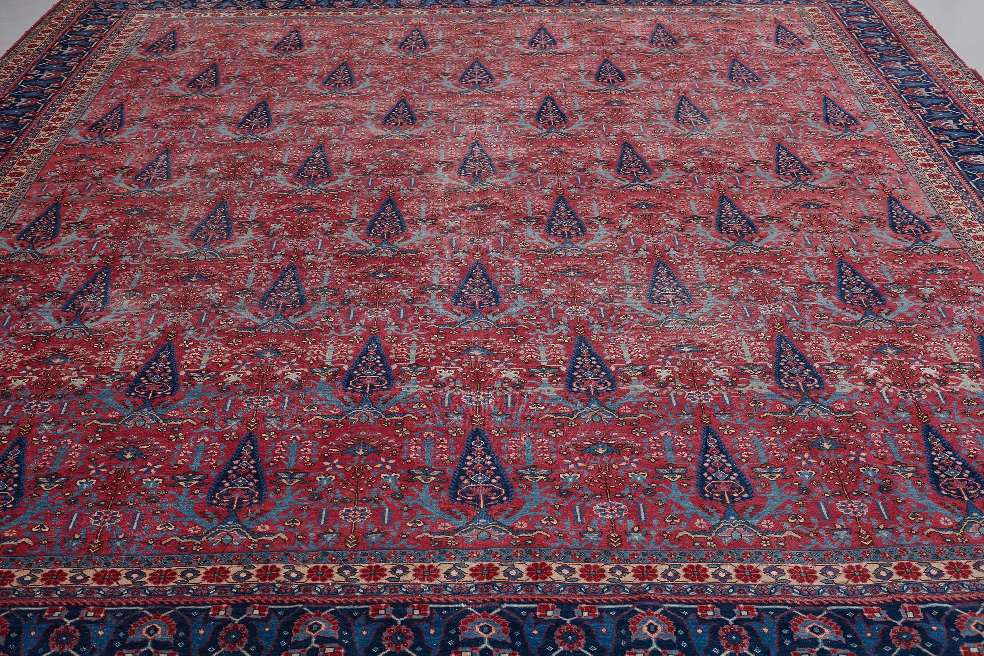 MATTO, a semi-antique Tabriz, ca 429,5 x 343,5 cm.