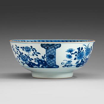 1734. A blue and white punch bowl, Qing dynasty, Qianlong (1736-95).