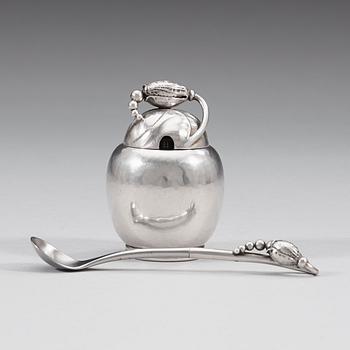 GEORG JENSEN, senapskar med sked "Magnolia/Blossom", Köpenhamn 1933-44, sterling.