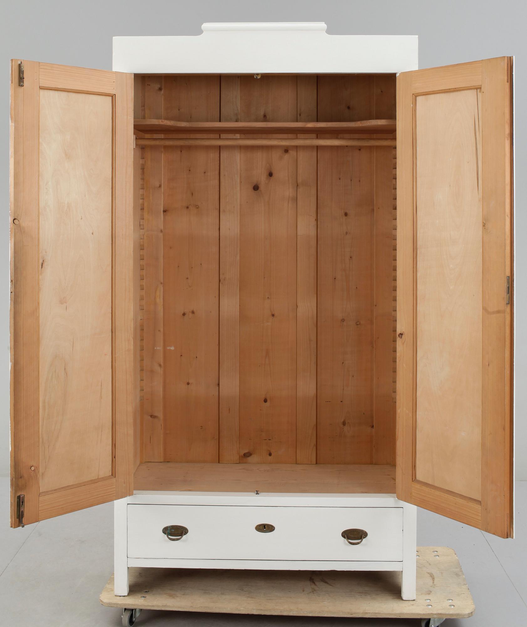 KLÄDSKÅP, 1900-talets början.