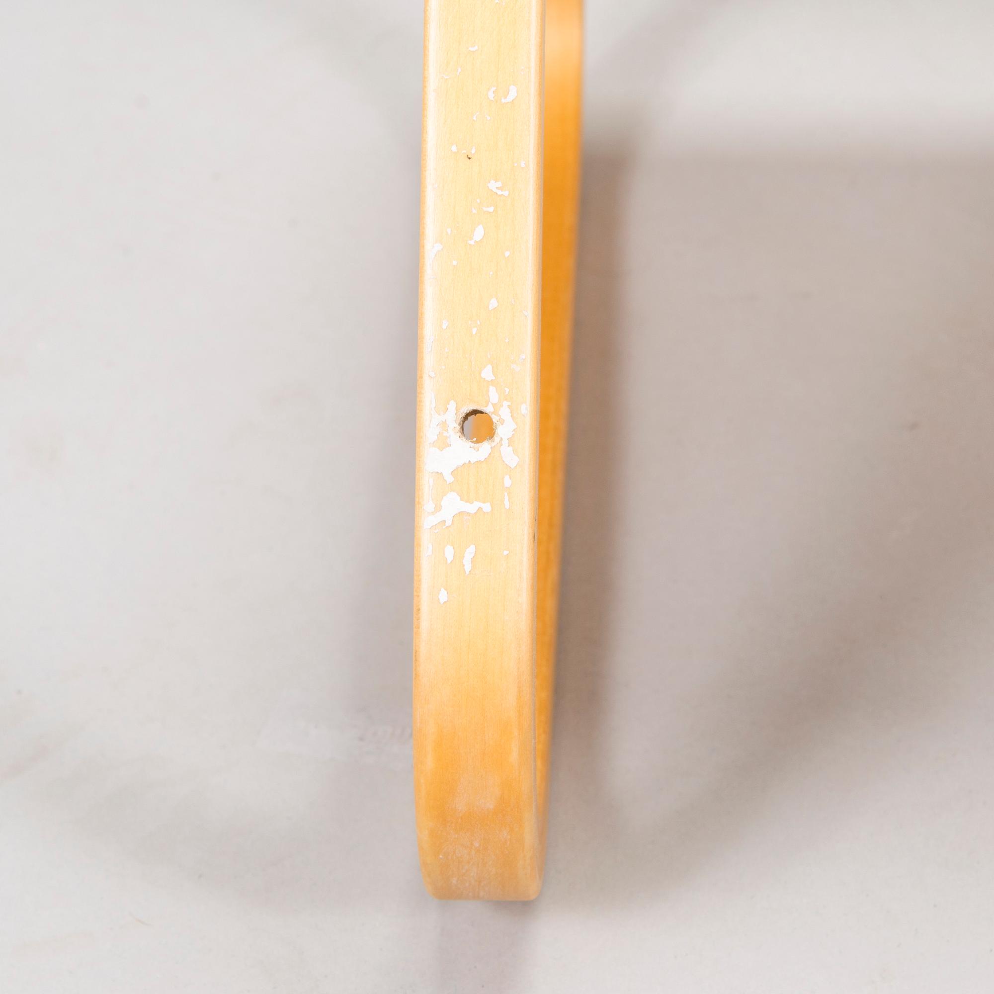 Alvar Aalto, a pair of '112B' shelves, Artek, late 20th century.