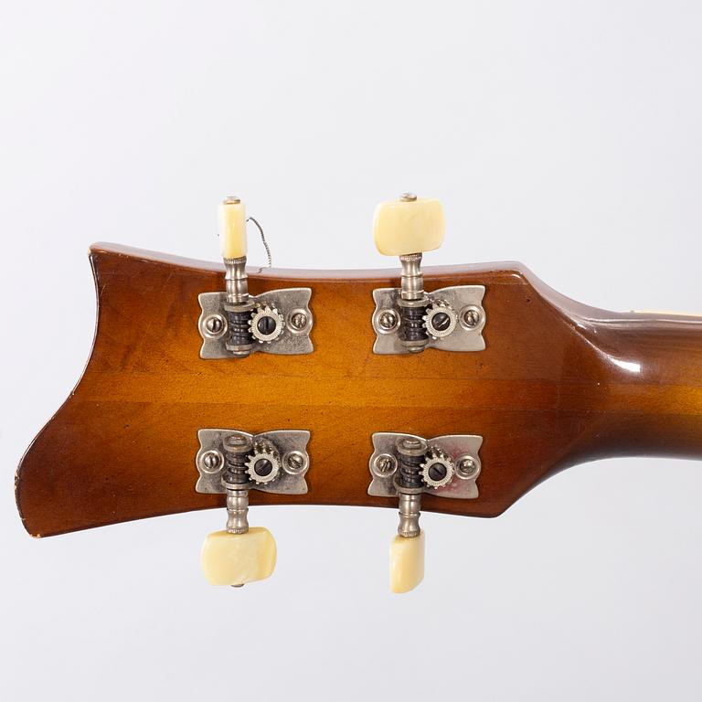 A 1960's electric bass, Höfner 500/2 Club Bass, Sunburst.