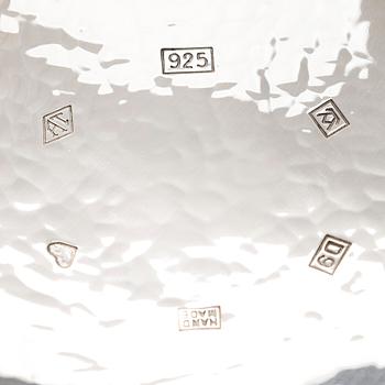 A. Tillander, skål, sterlingsilver och emalj, Åbo 2005.