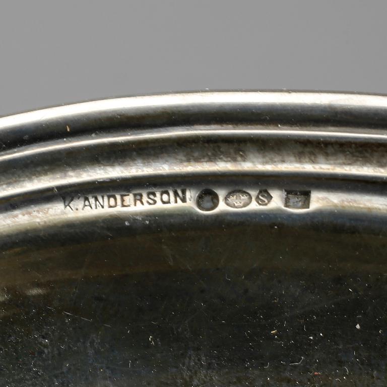 BRICKA, silver, svensk importstämpel, K. Anderson, Stockholm 1917. Vikt ca 1070 gram.