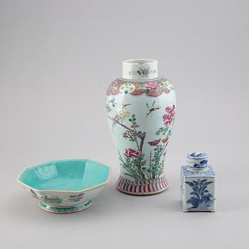 A group of three porcelain objects, Qing dynasty, 18th/19th century and Europe, 20th century.