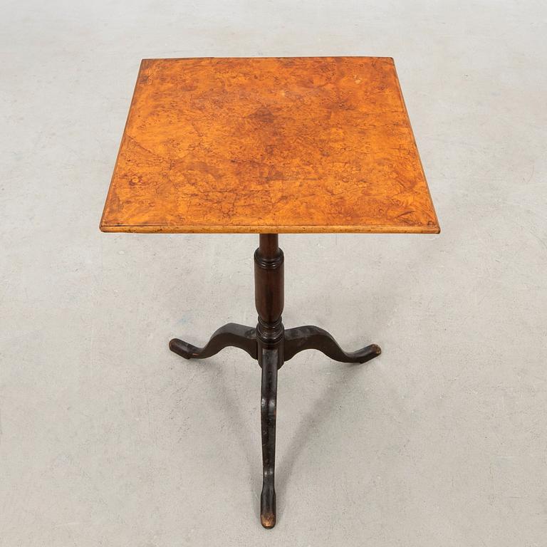 Drop-leaf table, Sweden circa 1800.