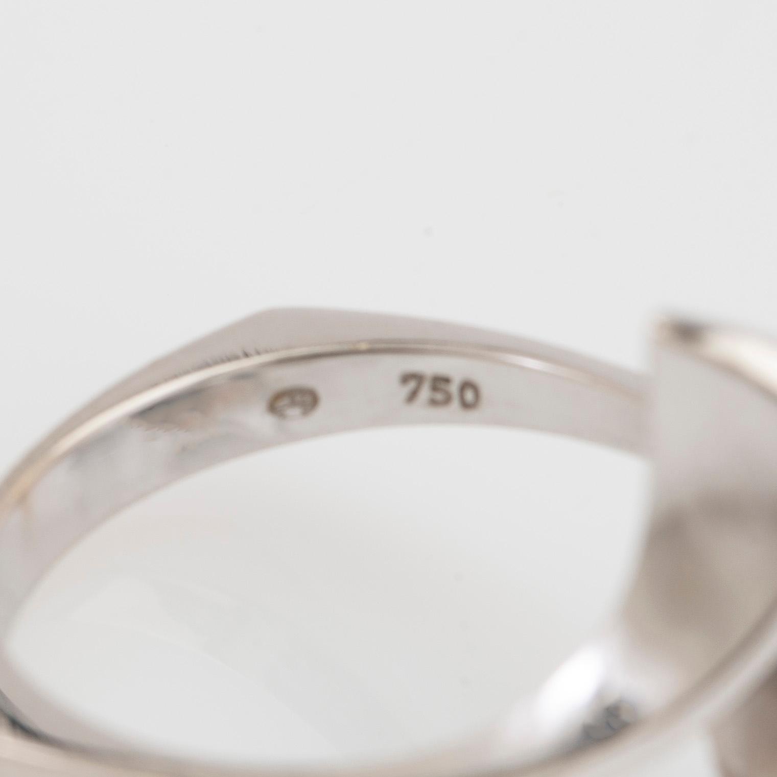 Ring, 18K vitguld med opal och briljantslipad diamant.