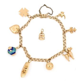 ARMBAND MED BERLOCKER, guld mest 18K, JP, Stockholm 1947. Vikt ca 14 gram.