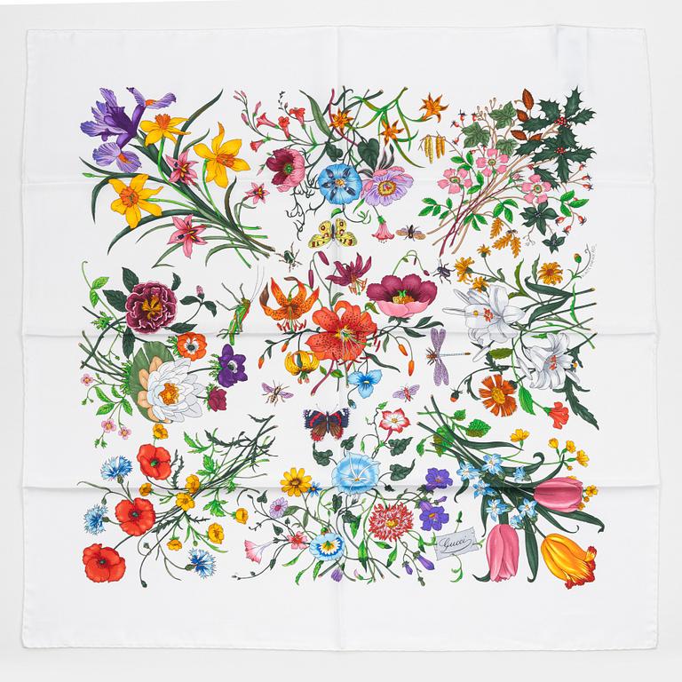 Gucci, a 'Flora' twill silk scarf.