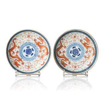 1262. A pair of five clawed dragon dishes, Qing dynasty with Qianlong mark.