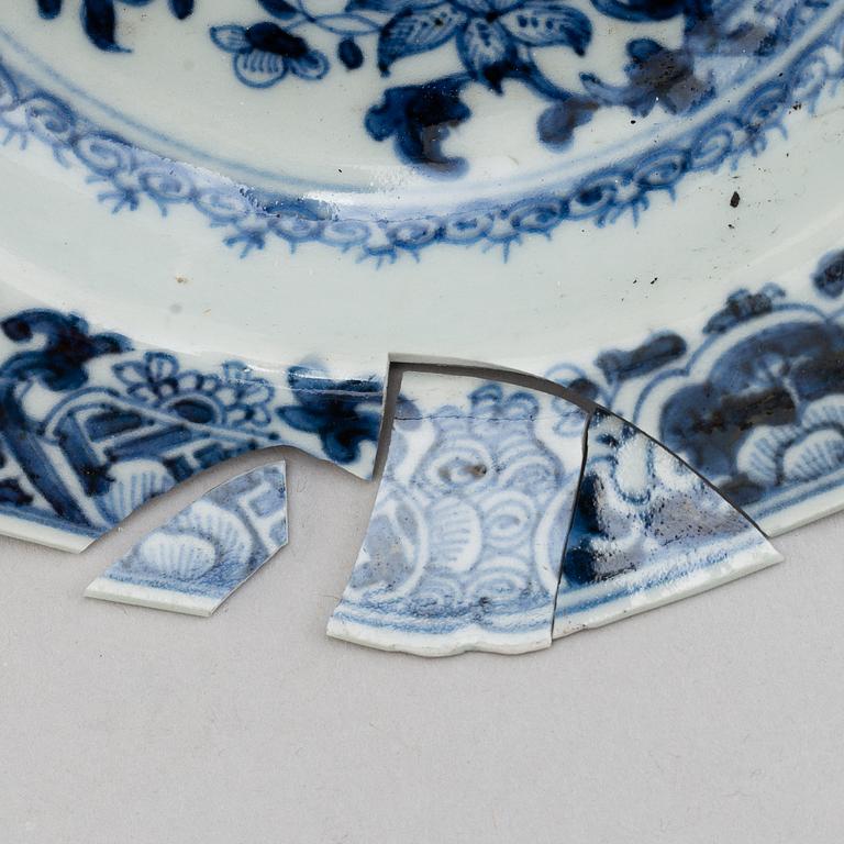 A set of eight blue and white dessert dishes, Qing dynasty, Qianlong (1736-95).