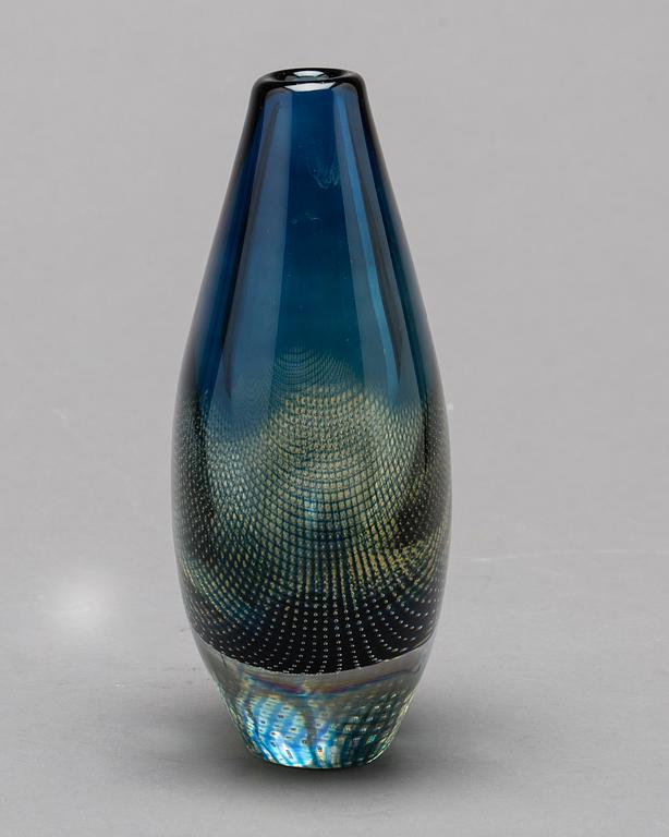 A SVEN PALMQVIST "KRAKA" VASE, ORREFORS.